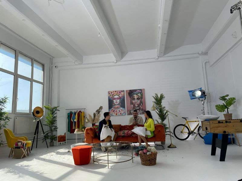 Matinalii de la “Dimineața cu noi” s-au distrat de “le-au mers fulgii”! Imagini, în premieră, de la locul faptei!