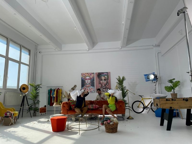 Matinalii de la “Dimineața cu noi” s-au distrat de “le-au mers fulgii”! Imagini, în premieră, de la locul faptei!