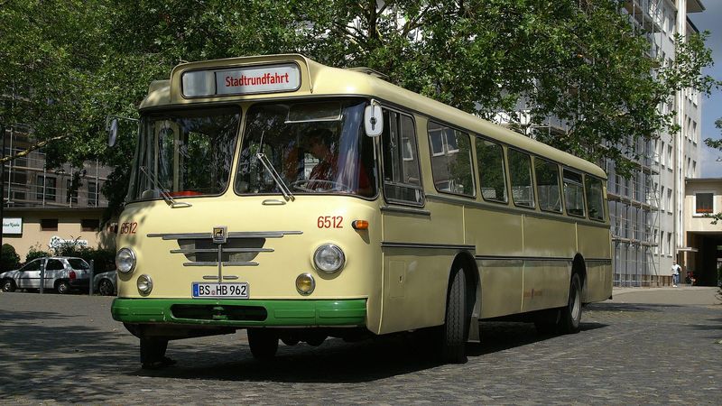Bancul zilei de joi:  O femeie cu un copil &icirc;n brațe se urcă &icirc;n autobuz