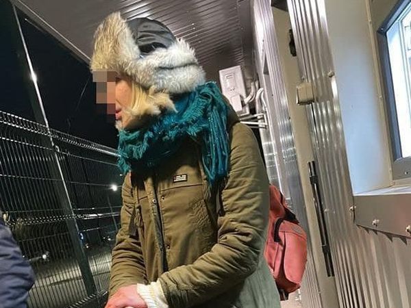 FOTO: Ucrainean, deghizat &icirc;n femeie, prins &icirc;n timp ce &icirc;ncerca să treacă &icirc;n Rom&acirc;nia! Ca să fie credibil, bărbatul a luat și copilul cu el