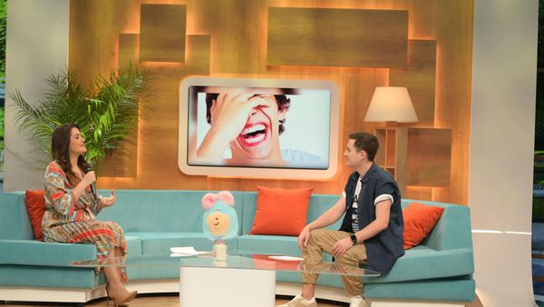 Terapia prin ras se face la “Dimineata cu noi”, cel mai fresh matinal, difuzat de luni pana vineri, de la ora 8:00, la Kanal D:  „Oricine poate sa rada si sa se simta bine”