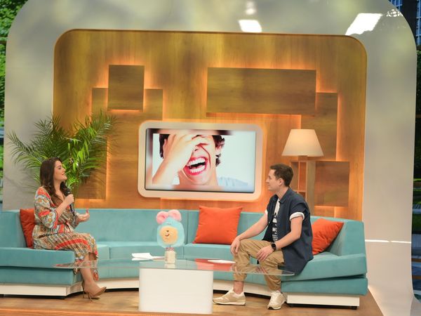 Terapia prin ras se face la &ldquo;Dimineata cu noi&rdquo;, cel mai fresh matinal, difuzat de luni pana vineri, de la ora 8:00, la Kanal D:  &bdquo;Oricine poate sa rada si sa se simta bine&rdquo;