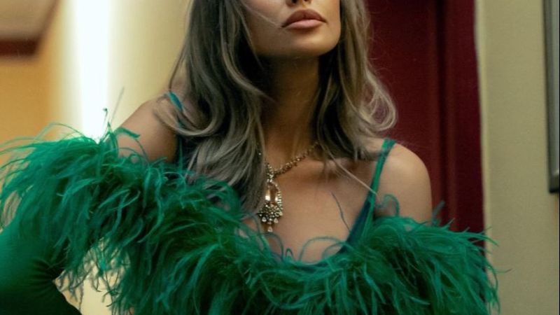 Mădălina Ghenea, primele imagini alături de Ed Westwick pe platourile de filmare: &bdquo;Am onoarea să lucrez cu el&rdquo;! Cum s-au fotografiat cei doi