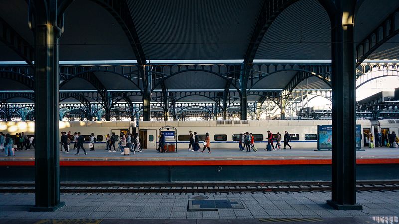 Bancul zilei de miercuri: Doi tipi se &icirc;nt&acirc;lnesc &icirc;n gară