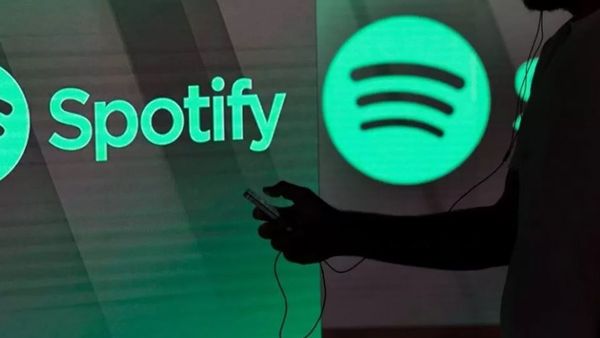 Spotify, o nouă actualizare &icirc;n ajutorul celor ce &icirc;și pun muzică la volan