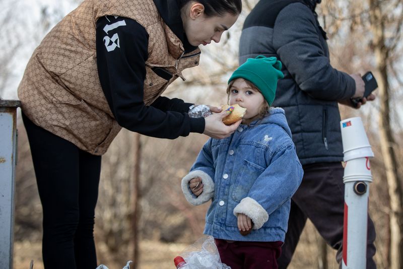 „Alături de copiii din Ucraina”. Donează și tu, la 8826!
