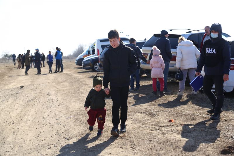 „Alături de copiii din Ucraina”. Donează și tu, la 8826!