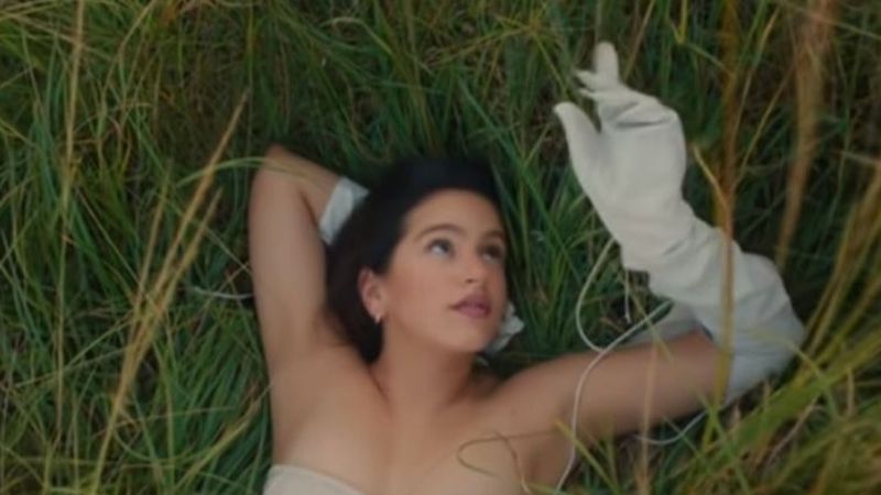 Rosalia a lansat &bdquo;Hentai&rdquo; - Versurile piesei aici