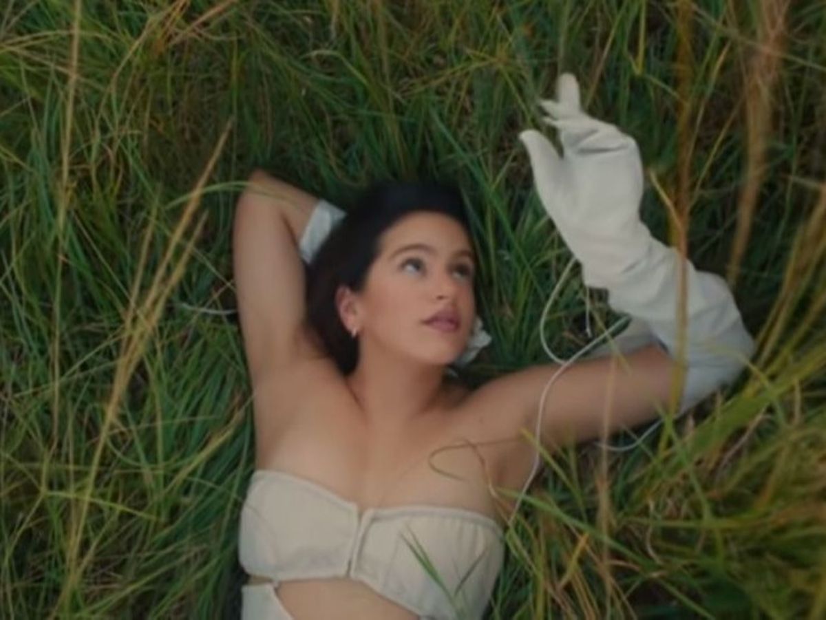 Rosalia a lansat „Hentai” - Versurile piesei aici