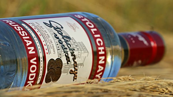 Bancul zilei de joi: Bancul zilei: Un bețiv la c&acirc;rciumă