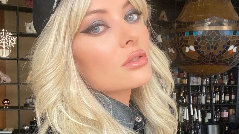 Delia Matache, imagini rare din perioada copilăriei sale: &bdquo;Un copil fericit&rdquo;! C&acirc;t de mult s-a schimbat artista p&acirc;nă &icirc;n prezent