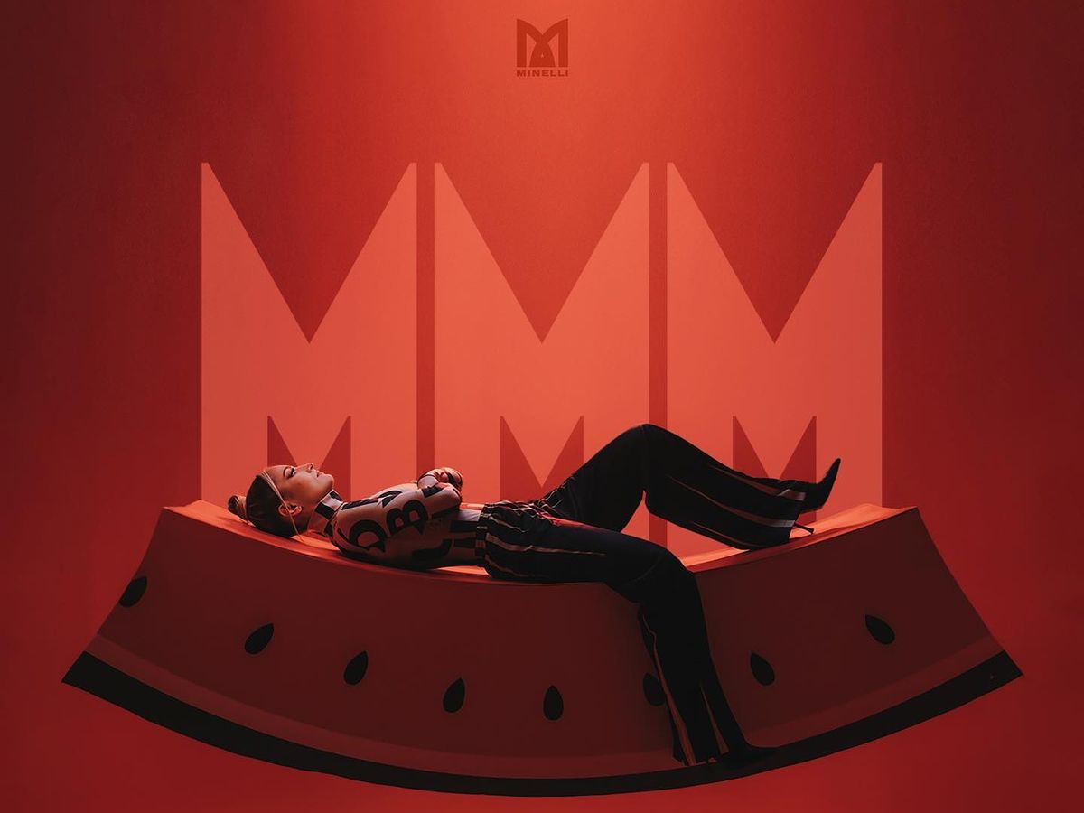 Videoclip: Minelli a lansat „MMM”