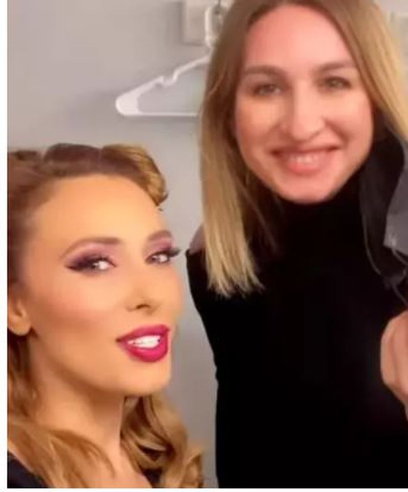  Iulia Vântur, surprinsă înainte de concertul din Chicago! Cu cine s-a întâlnit iubita lui Salman Khan?!  