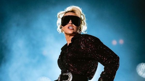 Miley Cyrus, momente de panică! Avionul în care se afla artista a fost lovit de fulger: „Am fost nevoiți să aterizăm de urgență”