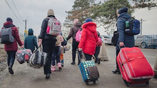 Rom&acirc;nii care găzduiesc refugiați ucraineni vor putea deconta din cheltuielile de cazare și hrană! C&acirc;ți bani primesc de la stat