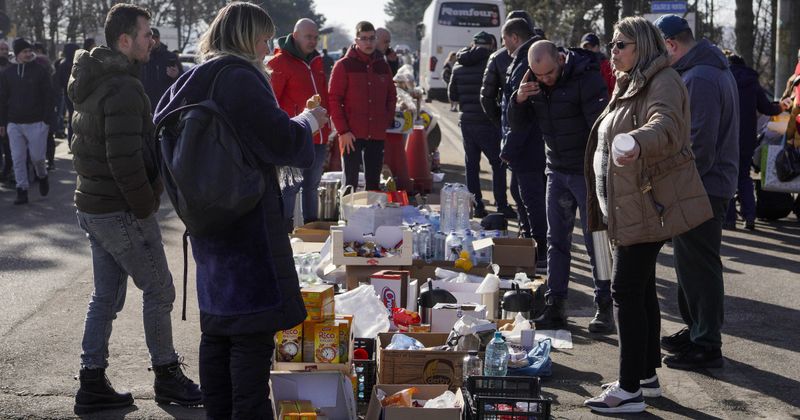 Românii care găzduiesc refugiați urcaineni vor putea deconta din cheltuielile de cazare și hrană