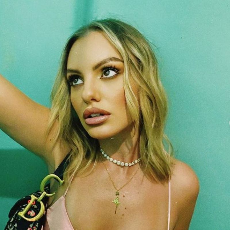 Alexandra Stan s-a pozat într-o ipostază extrem de incitantă