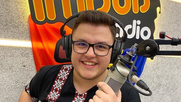 Dimineața Nebună. La mulți ani, Mihai H&icirc;nda! Matinalii i-au făcut o urare &icirc;n direct la primele ore ale dimineții. Audio