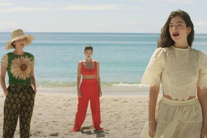  Lorde - Secrets from a Girl (Who's Seen it All)