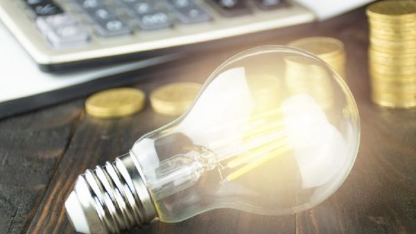 Cum poţi să faci economii la factura de energie? Sfaturi practice