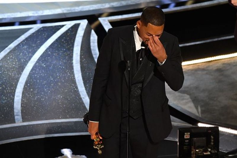 Will Smith, ieșire nervoasă la Gala Premiilor Oscar! L-a pălmuit pe Chris Rock pentru o glumă despre soția sa