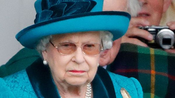 Dimineața Nebună. Regina Elisabeta a Marii Britanii și-a cumpărat o mașină de golf electrică din cauza problemelor de mobilitate. Audio