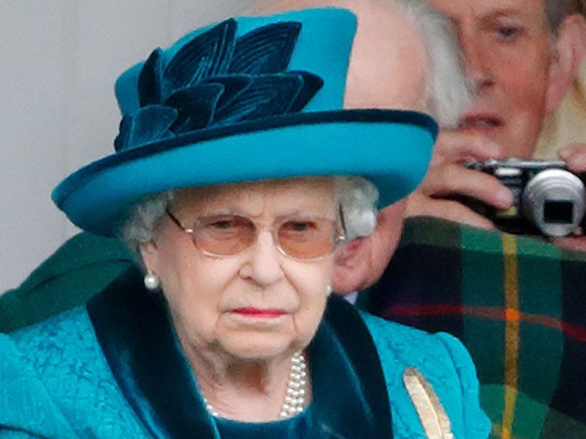 Dimineața Nebună. Regina Elisabeta a Marii Britanii și-a cumpărat o mașină de golf electrică pentru a se mișca mai repede. Audio