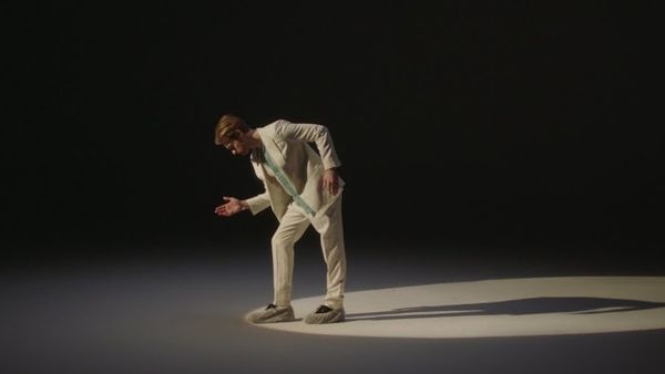 FINNEAS a lansat &bdquo;Naked&rdquo; - Versurile piesei aici