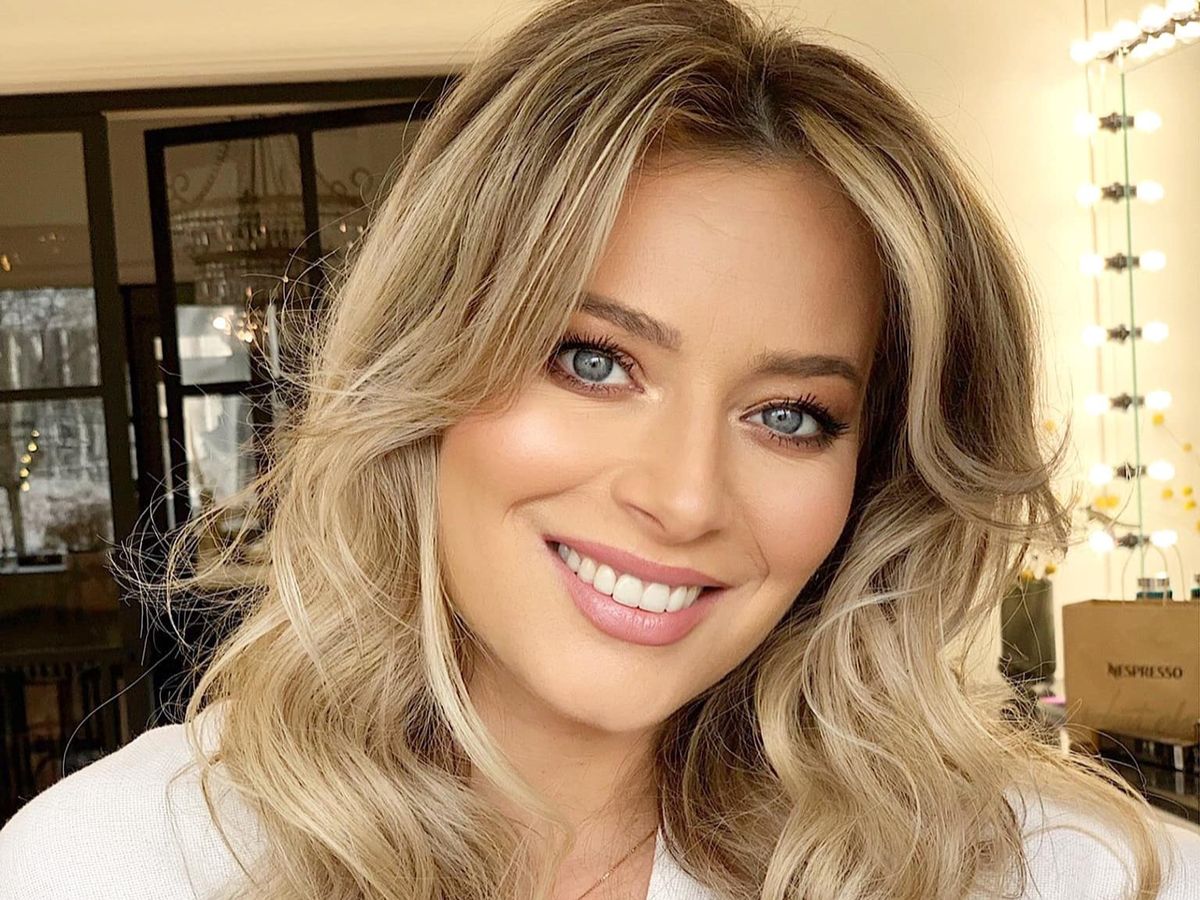 Laura Cosoi, ținta haterilor după ce s-a pozat cu burtica la vedere, în luna a șaptea