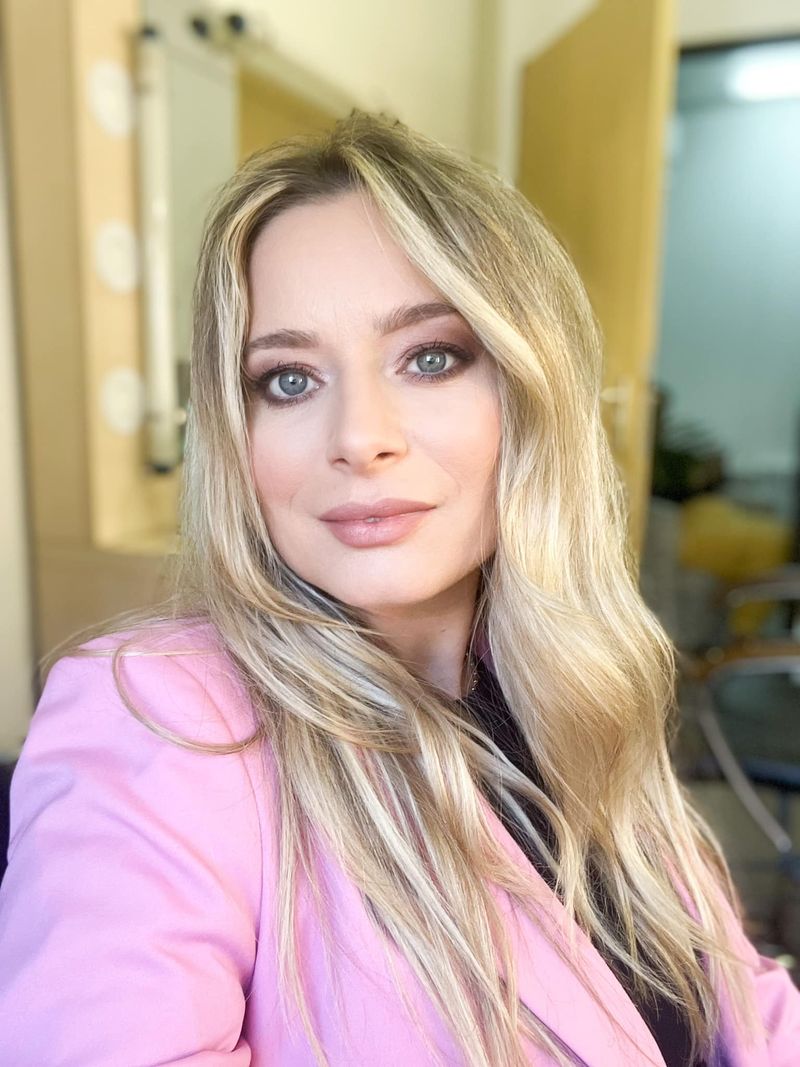 Laura Cosoi, ținta haterilor după ce s-a pozat cu burtica la vedere, în luna a șaptea