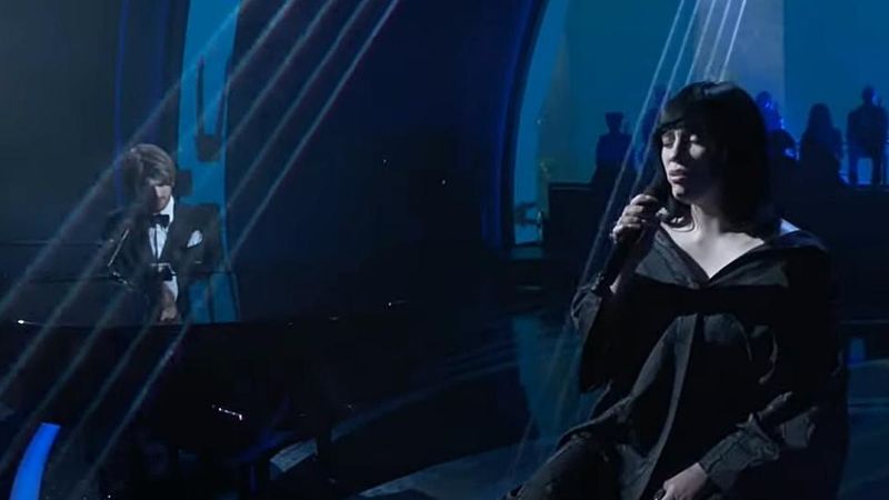 Gala Oscar 2022: Billie Eilish și FINNEAS au c&acirc;ntat live piesa &bdquo;No Time To Die&rdquo;