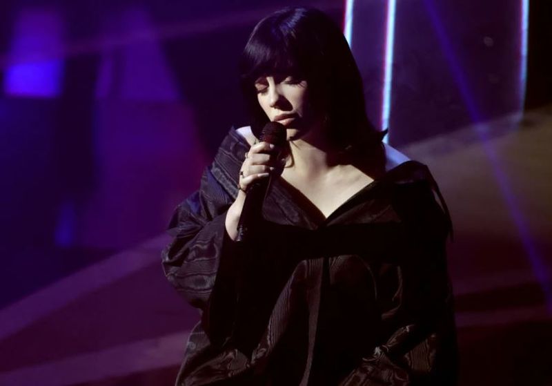 Billie Eilish și FINNEAS au cântat live piesa „No Time To Die”