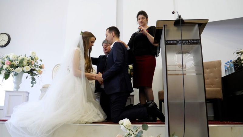 Un cuplu de ucraineni s-a căsătorit într-o biserică din Botoșani