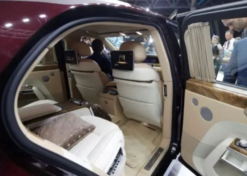 Dimineaţa Nebună. Bolidul de lux al lui Vladimir Putin poate rezista atacurilor cu bombe și cu arme chimice 