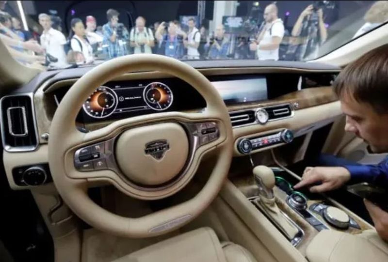 Dimineaţa Nebună. Bolidul de lux al lui Vladimir Putin poate rezista atacurilor cu bombe și cu arme chimice 