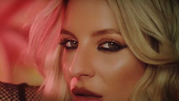 Ana Baniciu a lansat piesa „Narcotic”