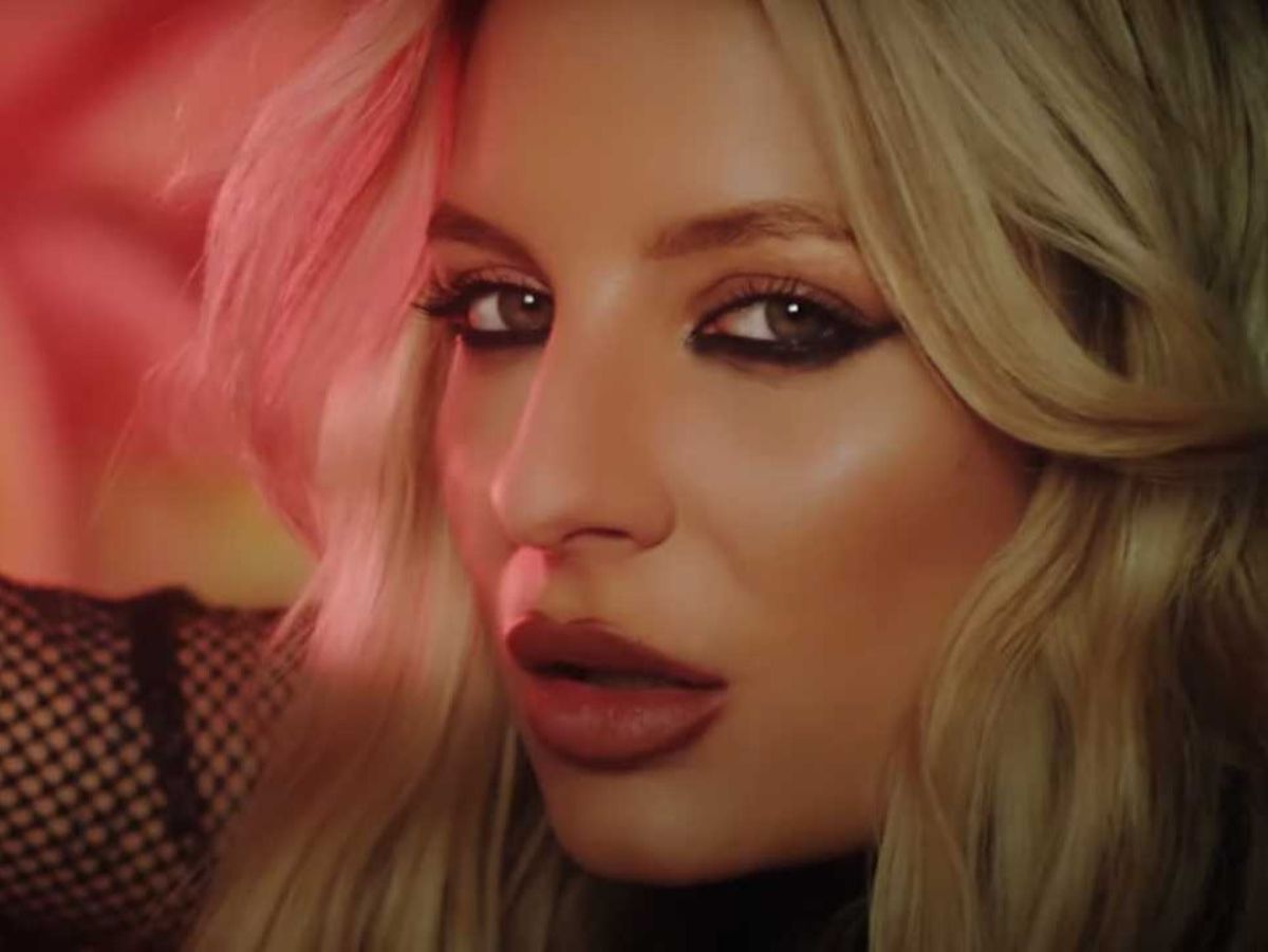 Ana Baniciu a lansat piesa „Narcotic”