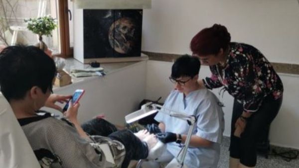 VIDEO: Femeie din Timișoara, gest superb pentru două refugiate! Le-a oferit un salon de înfrumusețare: „Nu am putut rămâne indiferentă și am decis să le ajut”