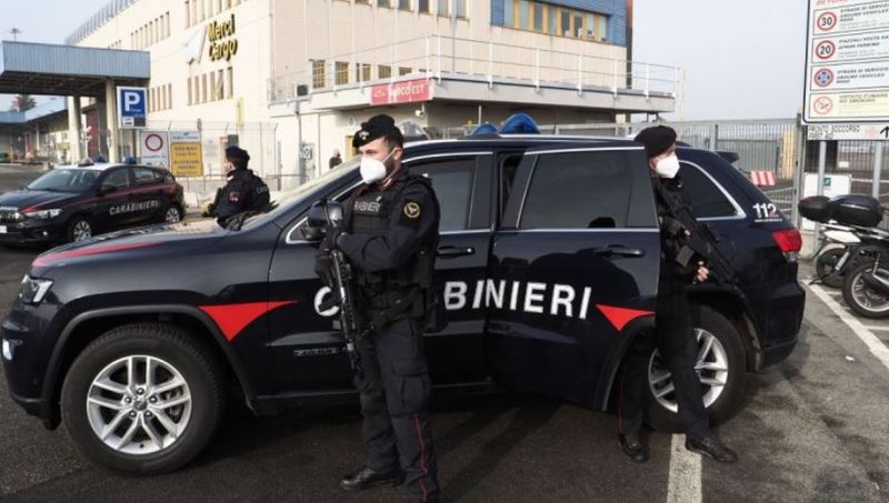 Sătul de certurile cu iubita, un român aflat în Italia a mers la carabinieni și le-a cerut să-l aresteze