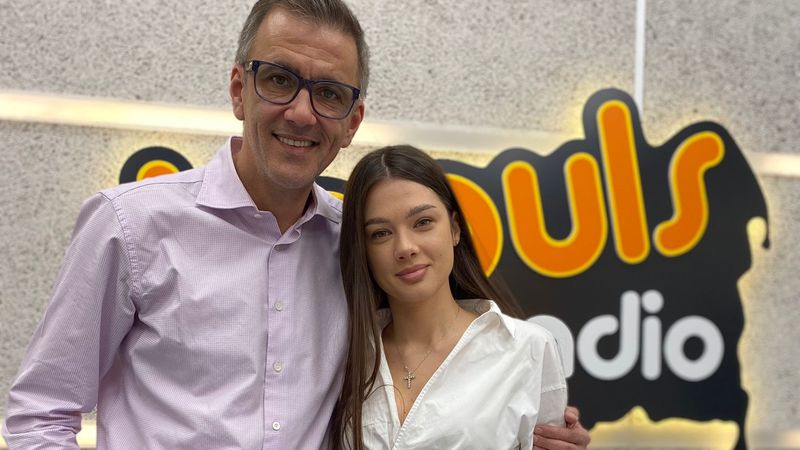 Invitatul de 12! Cine este Misha Miller?! Povestea din spatele artistului: &bdquo;Politica &icirc;mi plăcea foarte mult&rdquo;