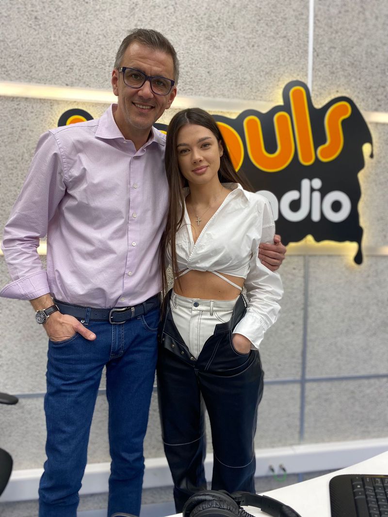 Invitatul de 12! Cine este Misha Miller?! Povestea din spatele artistului: „Politica îmi plăcea foarte mult”