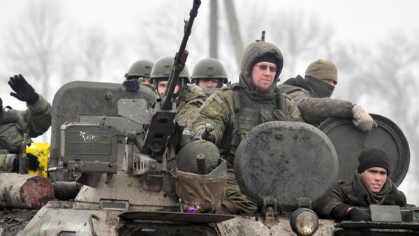 Dimineața Nebună: Soldații ruși au deschis o piață în Belarus și vând obiectele furate din Ucraina. Audio