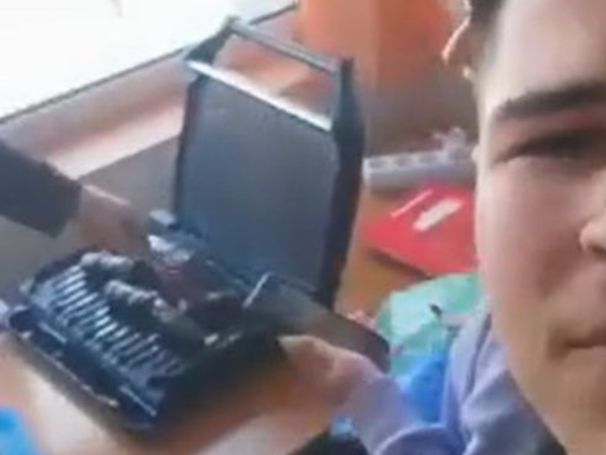 Elevii unui liceu din Oradea au prăjit mici în clasă