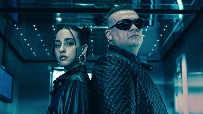 Holly Molly și Tata Vlad au ocupat primul loc în topul Shazam cu piesa „Plouă”