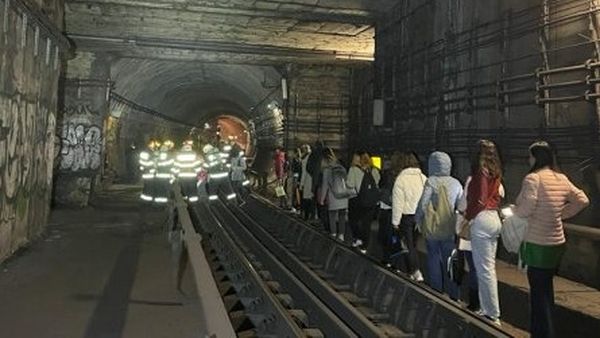 Defecțiune la metrou, între stațiile Grivița și Basarab! Călătorii au fost evacuați pe tunel: „Prezentăm scuze călătorilor pentru disconfortul creat”