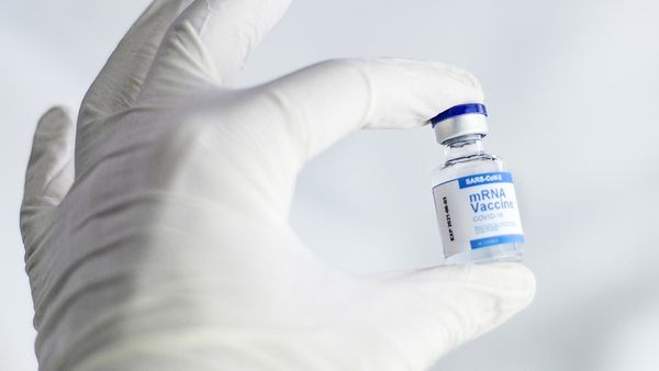 Bară la Bară: Un bărbat s-a vaccinat de 90 de ori împotriva coronavirului! Motivul pentru care a ales să facă asta. Video