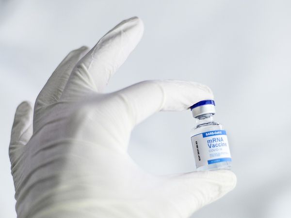 Bară la Bară: Un bărbat s-a vaccinat de 90 de ori &icirc;mpotriva coronavirului! Motivul pentru care a ales să facă asta. Video