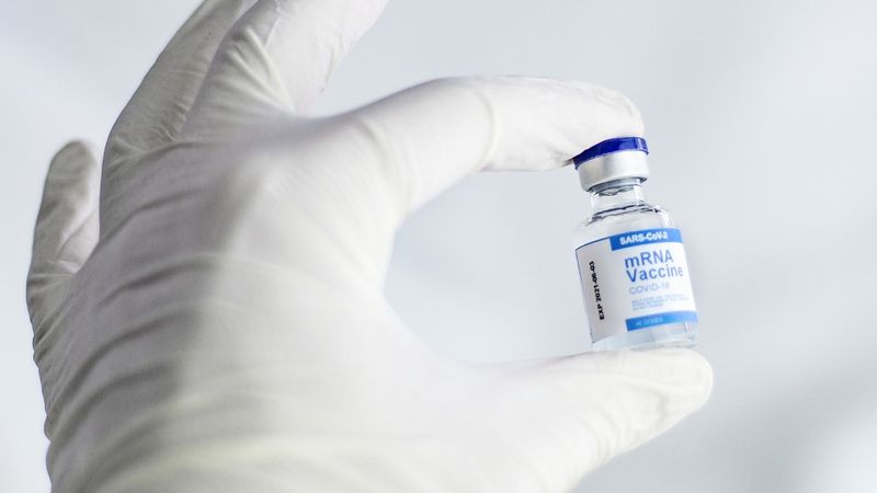 Bară la Bară: Un bărbat s-a vaccinat de 90 de ori &icirc;mpotriva coronavirului! Motivul pentru care a ales să facă asta. Video