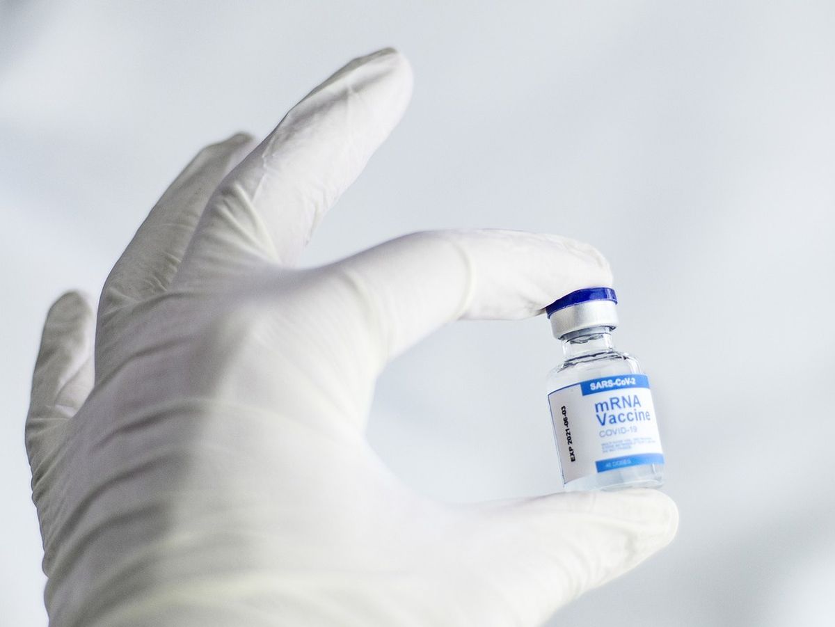 Un bărbat s-a vaccinat de 90 de ori împotriva coronavirului