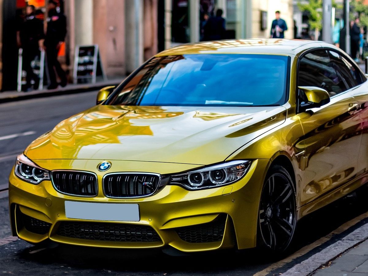 Dimineața Nebună. Bărbat arestat după ce a zg&acirc;riat 260 de mașini. Matinalul Mishu: &bdquo;Unghiile mai trebuie tăiate&rdquo; 